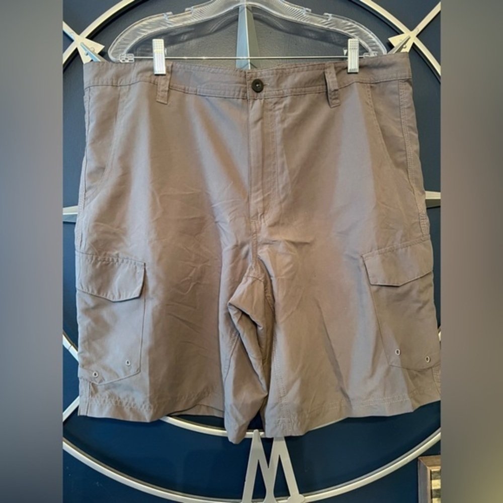 Magellan Outdoors Size 40 Water Repellant Dark Gray Cargo Shorts Inseam 12